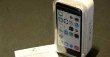 "Mở hộp" iPhone 5C vỏ nhựa đầu tiên về Việt Nam