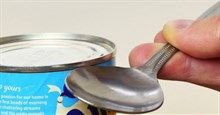 4 cách đơn giản để mở nắp đồ hộp thức ăn khi không có đồ khui