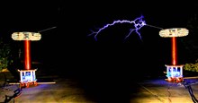 Cuộn Tesla vừa phóng điện lại còn biết hát