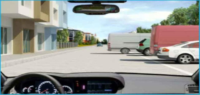 Câu hỏi 28: Bạn xử lý thế nào khi xe phía trước đang lùi khỏi nơi đỗ?