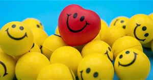 Cách thêm emoji vào Discord server