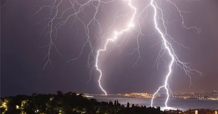 'Đếm' hơn 7.000 tia sét dội xuống Hà Nội bằng cách nào?