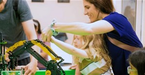 Cách nuôi dưỡng tình yêu học kỹ thuật cho trẻ em